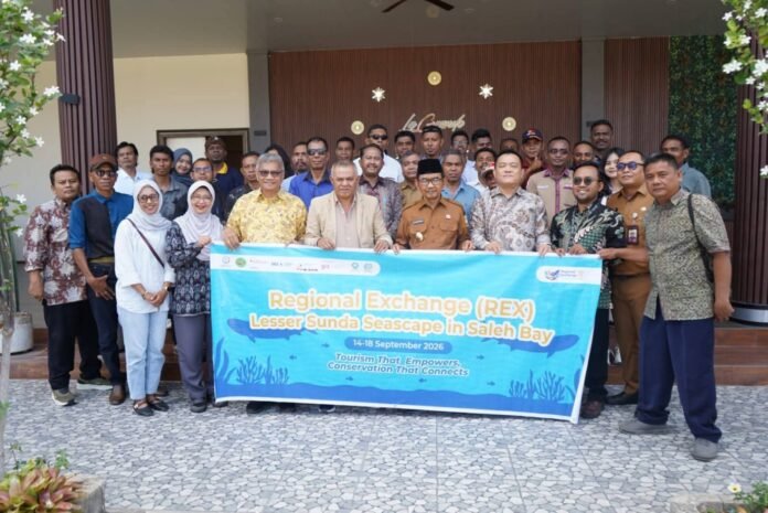 Kawasan Konservasi Hiu Paus Didorong Berbasis Masyarakat