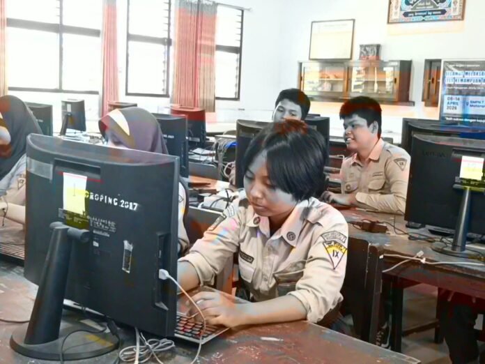 SMPN 7 Mataram Bekali Siswa dengan Kemampuan Coding dan AI