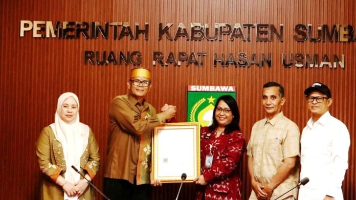 55 Motif Kain Tenun Kre Alang Sumbawa Bersertifikat HAKI