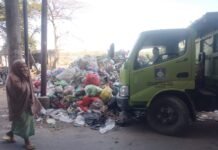 Angkut Tumpukan Sampah, Kepala Pasar Gunungsari Usulkan Tambahan Ritase dan Armada Angkut Tumpukan Sampah, Kepala Pasar Gunungsari Usulkan Tambahan Ritase dan Armada