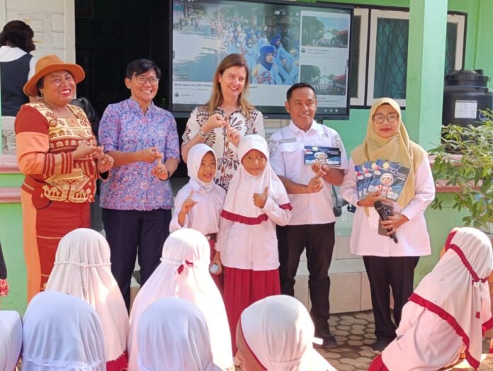 Kemitraan Monash University, Dorong Peningkatan Minat Baca Siswa SDN 3 Pringgabaya