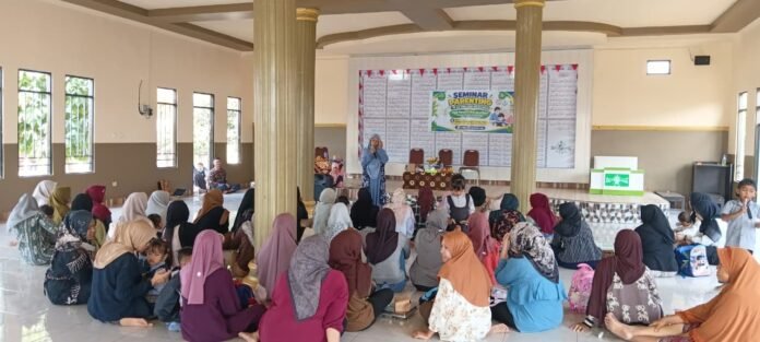 FKIP Ummat Bekali Orang Tua TK Inen Lemo Beleka, Tangani Ketergantungan Anak pada Gadget