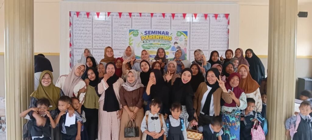 FKIP Ummat Bekali Orang Tua TK Inen Lemo Beleka, Tangani Ketergantungan Anak pada Gadget