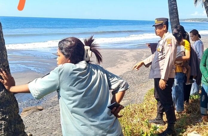 Pelajar 14 Tahun Hanyut Diterjang Ombak di Pantai Komala Sari Pohgading Timur