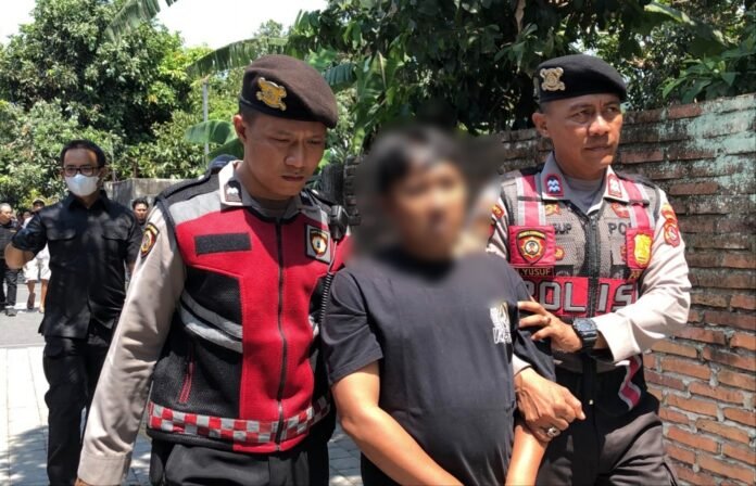 Bapak dan Anak Ditangkap Saat Penggerebekan Narkoba di Karang Bagu
