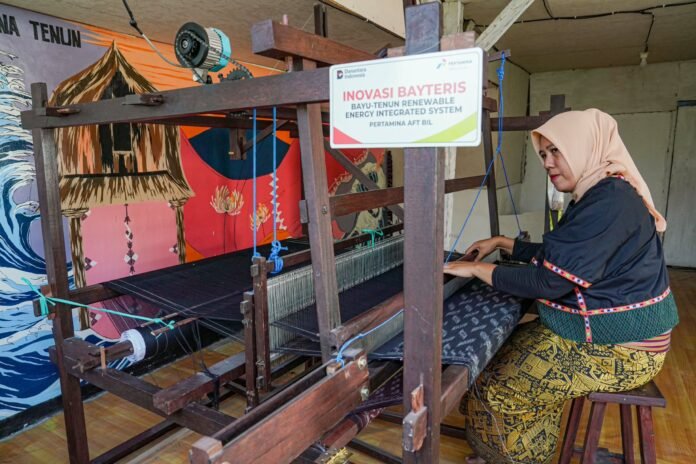 Pertamina Patra Niaga Hadirkan Inovasi Mina Tenun, Ubah Gerakan Menenun Jadi Energi Terbarukan