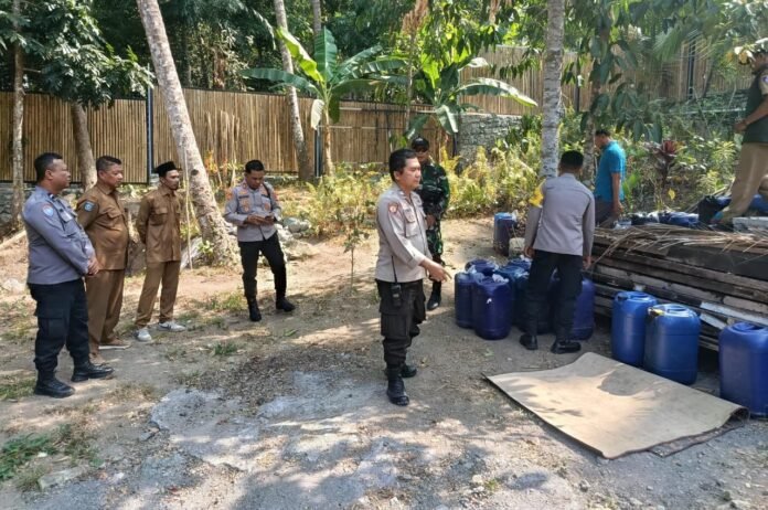 Polsek Gunungsari Amankan 21 Jeriken BBM di Batu Butir