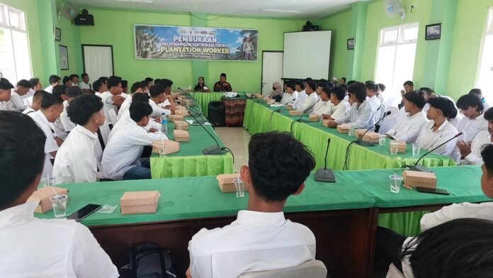 Sebelum ke Malaysia, Calon PMI Dibekali di SMK PP Negeri Mataram