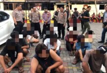 Polisi Tangkap Anak di Bawah Umur Terduga Pengedar Narkoba di Karang Bagu Mataram Polisi Tangkap Anak di Bawah Umur Terduga Pengedar Narkoba di Karang Bagu Mataram