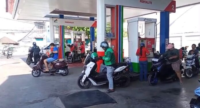 Antrean Pengisian BBM di SPBU Bali Berkurang, Pertamina Patra Niaga Pastikan Stok Tersedia