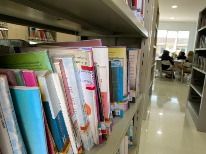 Buku Kuliah di Perpustakaan Daerah Lotim Masih Minim