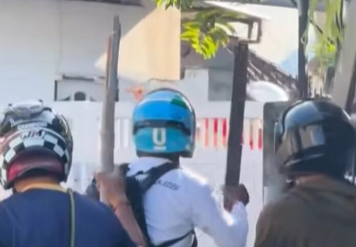 Viral Video Oknum Aparat Acungkan Sajam di Mataram, Warga Resah