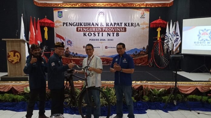 Lestarikan Sejarah, Kosti NTB Hibahkan Sepeda Ontel ke Museum