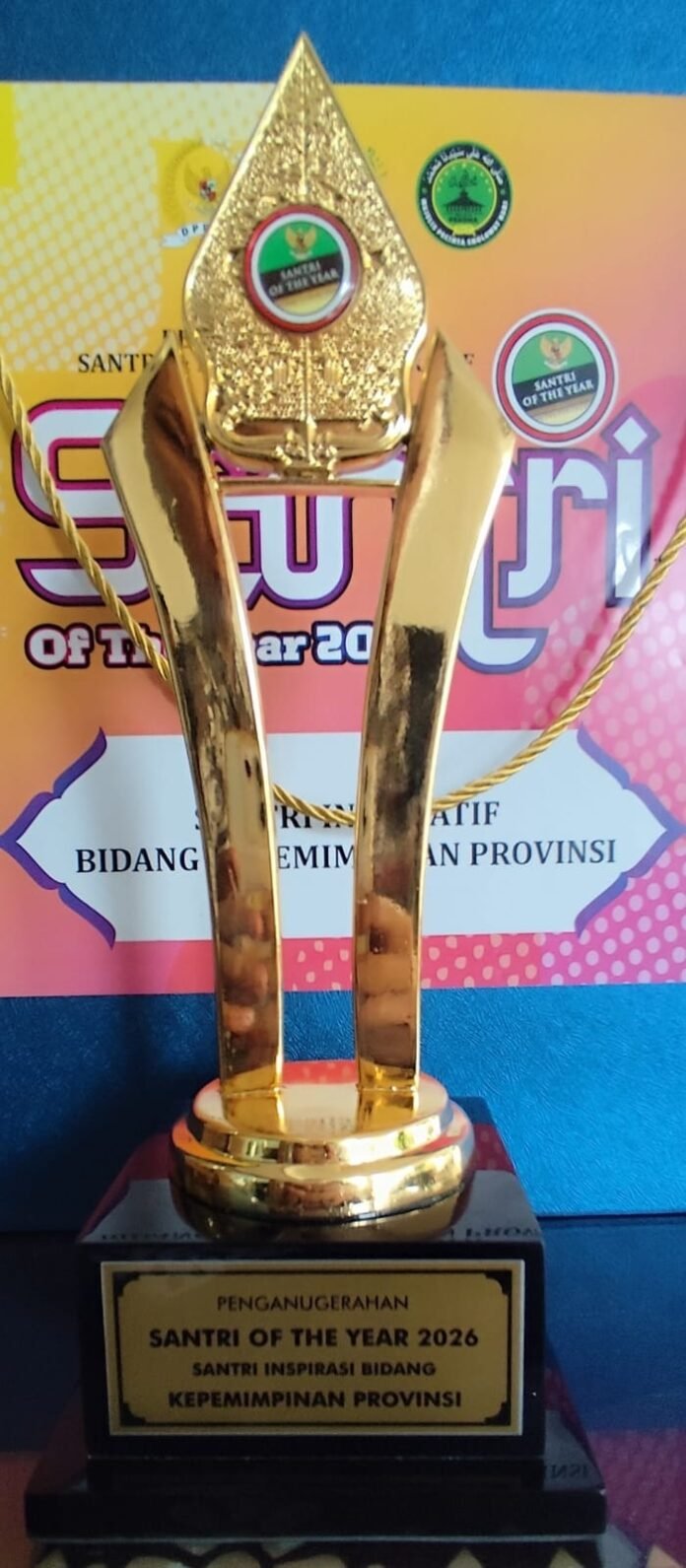 Dari Pesantren ke Pemerintahan, Gubernur Iqbal Raih Santri of The Year 2026