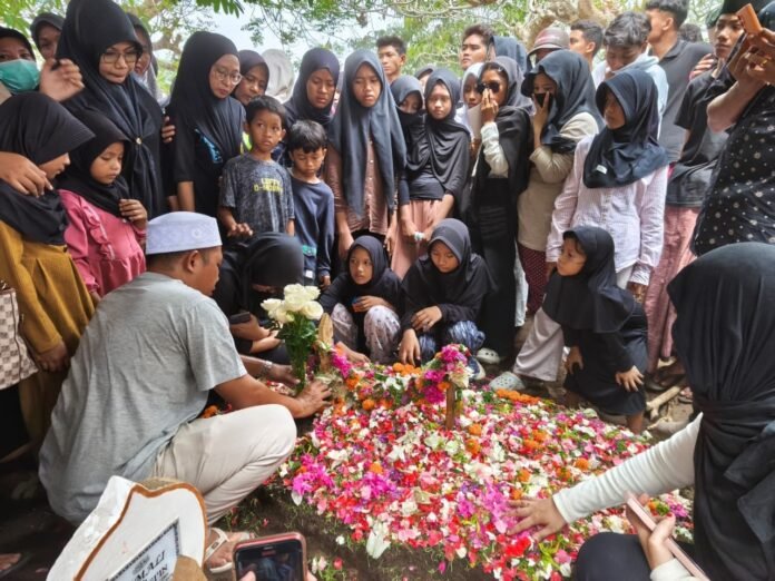 Suasana Duka Selimuti Pemakaman GB, Korban Pembacokan di Udayana