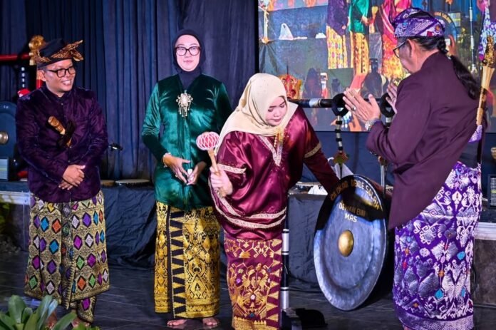 Buka Kongres Internasional I Bahasa Sasak, Wagub Tekankan Peran Keluarga dan Pendidikan