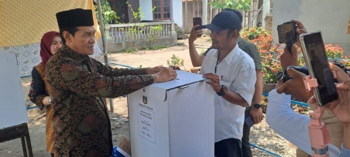 Pantau Pilkades Serentak, Wabup Loteng Ajak Masyarakat Dewasa Berdemokrasi