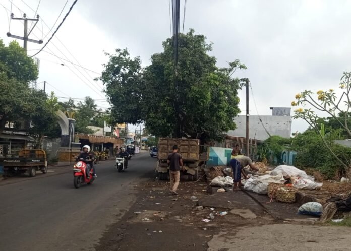 DLH Mataram Belum Mampu Peremajaan Armada Sampah