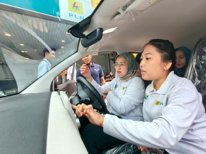 Dorong Transisi Energi Bersih, PLN UP3 Mataram Edukasi Masyarakat tentang Kendaraan Listrik