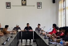 Temui Komisi II DPRD Lotim, Mahasiswa Soroti Ketimpangan Pendidikan hingga Dugaan Pungli Temui Komisi II DPRD Lotim, Mahasiswa Soroti Ketimpangan Pendidikan hingga Dugaan Pungli