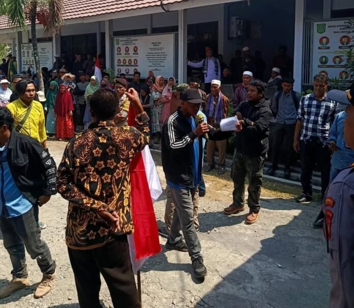 Warga Teta Minta Kepastian Perbaikan Jalan