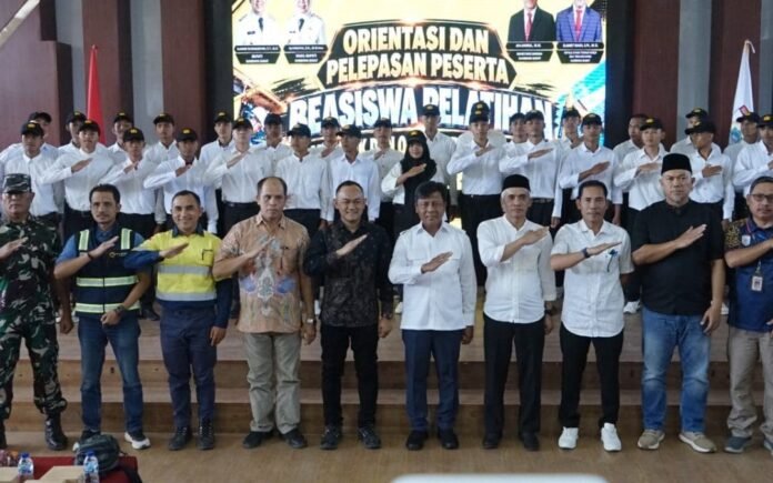 Pelepasan 32 Penerima Beasiswa Alat Berat, Bupati Amar : Lahirkan Tenaga Kerja Lokal Sesuai Kebutuhan Industri