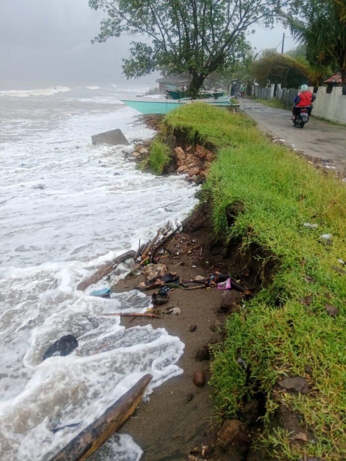 300 KK di Dusun Ai Bari Terancam Terdampak Abrasi
