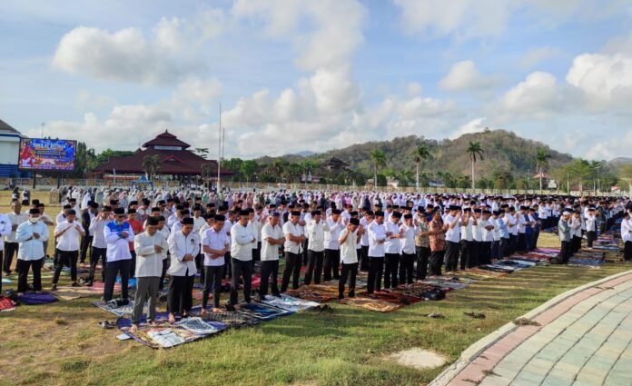 Di Tengah Kekeringan, Pemkab Lobar Gelar Salat Istisqa, Wabup: Semoga Hujan Segera Turun
