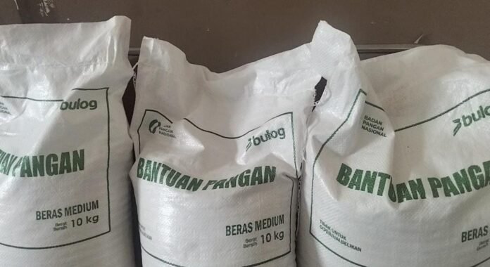 Bantuan Beras Bapang Belasan KPM di Desa Banyu Urip Diduga Dikurangi