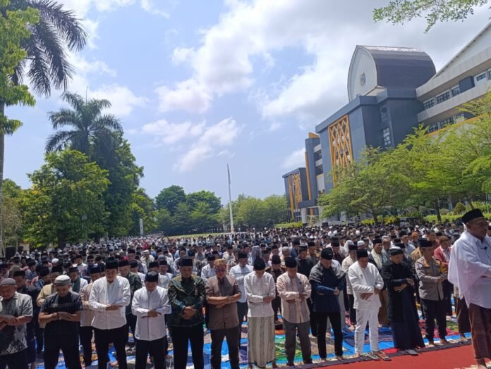 Gelar Salat Istisqa, Bupati Lotim Harapkan Petani Tak Alami Gagal Panen