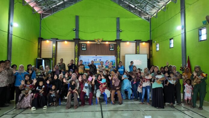 PLN NP UP Sambelia Salurkan Bantuan Program Stunting di Desa Padak Guar