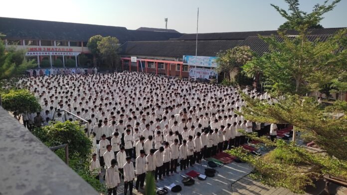 SMKN 3 Mataram Gelar Salat Istisqa saat Musim Kemarau, Ajak Warga Sekolah Perkuat Iman dan Kepedulian