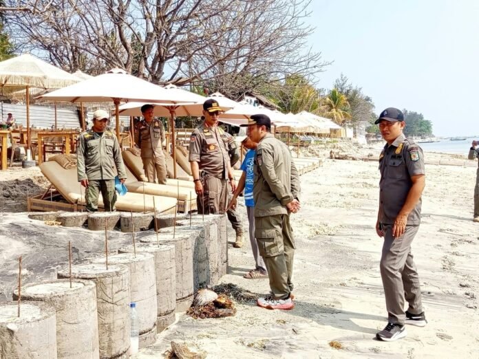 Tinjau Sempadan Pantai, Satpol PP KLU Identifikasi 160 Lebih Titik Pelanggaran