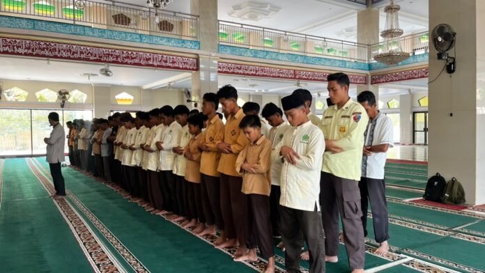MAN Dompu Gelar Salat Gaib untuk Tuan Guru Bagu