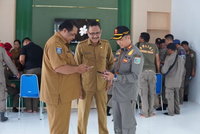 Dukcapil Permudah Layanan Warga Luar Pindah KTP ke Lobar 