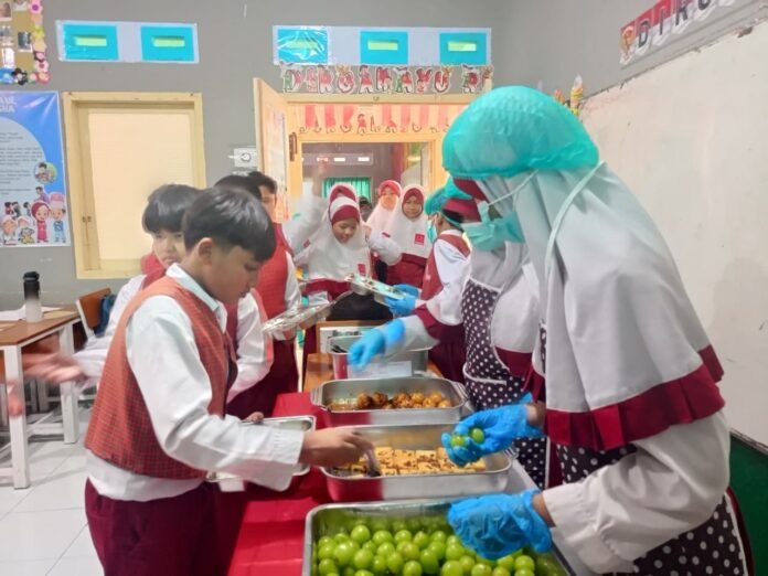 SD Al-Iqra Jadi Pilot Project Skema Prasmanan MBG