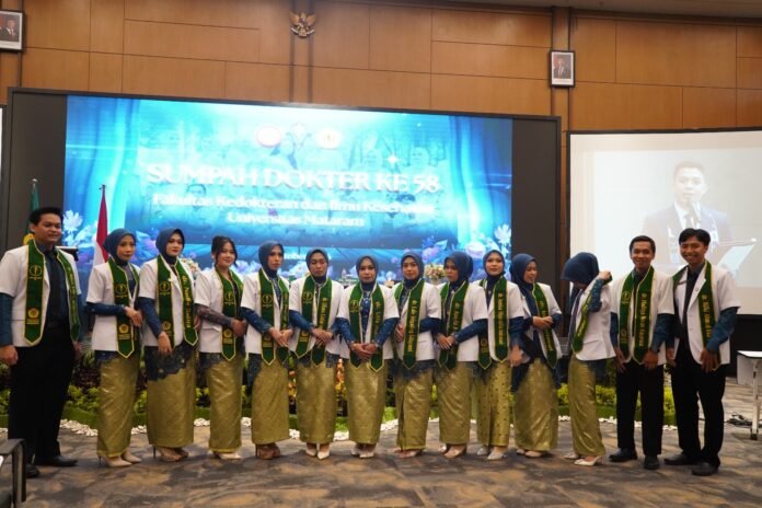14 Dokter Baru Unram Mengucap Sumpah
