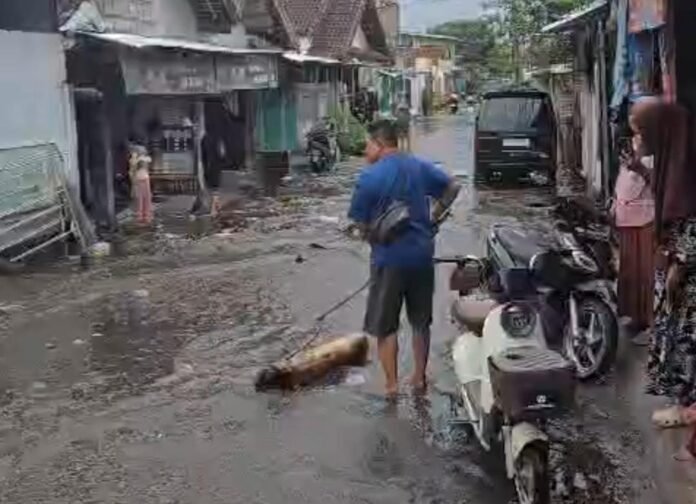 Warga Desak Penanganan Serius, Banjir Kembali Terjang Desa Wisata Banyumulek