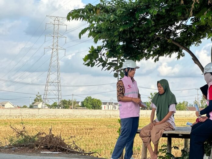 Sambut Hari Sumpah Pemuda, Srikandi PLN Edukasi Masyarakat Lombok Barat tentang Keselamatan Ketenagalistrikan