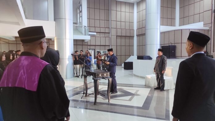 Bupati Lotim Lantik 115 Kepala Sekolah